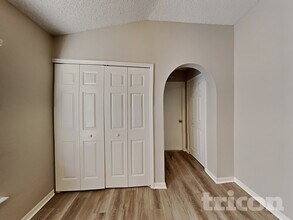 7403 High Bluff Rd N in Jacksonville, FL - Foto de edificio - Building Photo