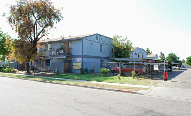 4516-4526 E Harvey Ave in Fresno, CA - Foto de edificio - Building Photo