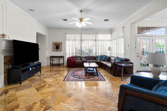 1510 Meadow Glade Ct in Sugar Land, TX - Building Photo - Building Photo