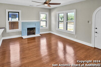 134 Compton Ave in San Antonio, TX - Foto de edificio - Building Photo