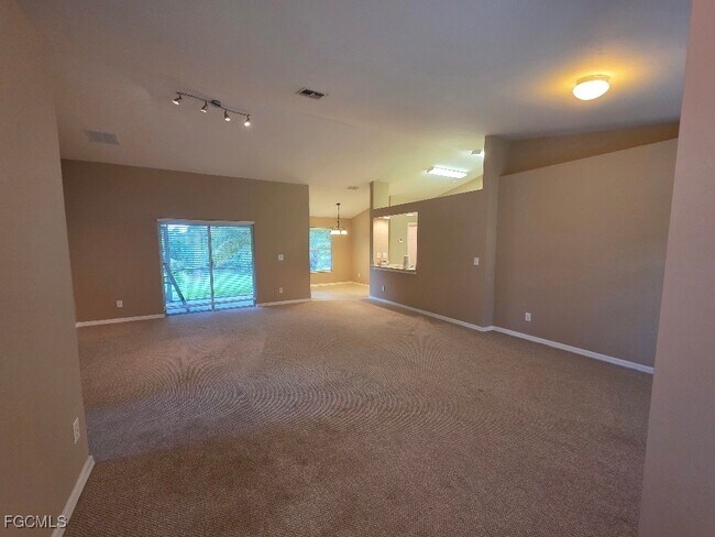 3202 71st St W in Lehigh Acres, FL - Building Photo - Building Photo