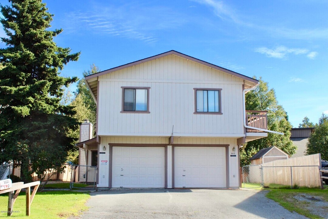 8821 Hamlet Cir in Anchorage, AK - Building Photo