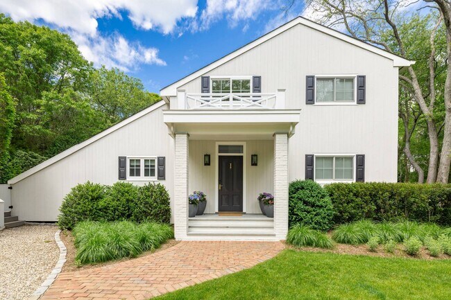 331 Meadows W in Bridgehampton, NY - Foto de edificio - Building Photo
