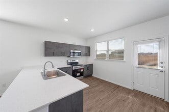 107 Capewood Dr in Terrell, TX - Building Photo - Building Photo