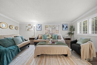 10150 Sierra Madre Rd in Spring Valley, CA - Foto de edificio - Building Photo