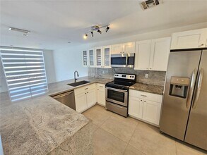 9944 Costa Del Sol Blvd in Doral, FL - Building Photo - Building Photo