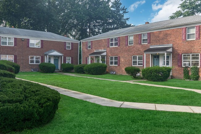 Crestwood Townhomes in Albany, NY - Foto de edificio - Building Photo