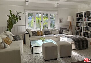 1957 Canyon Dr in Los Angeles, CA - Building Photo - Building Photo