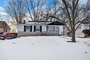 9725 Medford Dr in St. Louis, MO - Building Photo