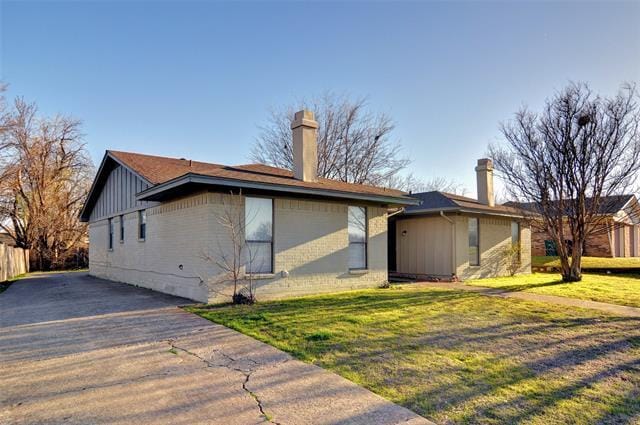 6815 W Cleburne Rd in Fort Worth, TX - Building Photo
