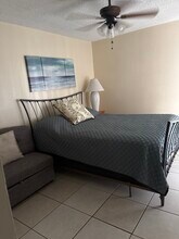 211 Airport Ave W, Unit 111 in Venice, FL - Foto de edificio - Building Photo