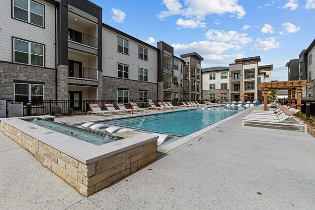 Cavalry at Liberty Hill in Georgetown, TX - Foto de edificio - Building Photo