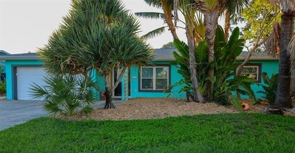 10136 Paradise Blvd in Treasure Island, FL - Building Photo - Building Photo