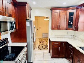 6535 SW 8th Pl in North Lauderdale, FL - Building Photo - Building Photo