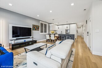 2149 W Belmont Ave in Chicago, IL - Building Photo - Building Photo