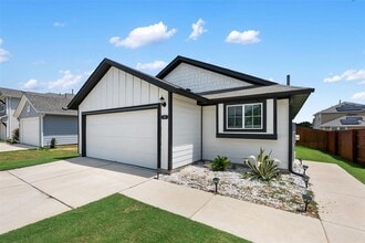 128 Crescent St in Georgetown, TX - Building Photo - Building Photo