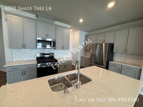 6000 Shade Tree Ln in Durham, NC - Building Photo - Building Photo