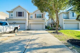 2831 Hackamore Hollow Ln in Houston, TX - Foto de edificio - Building Photo