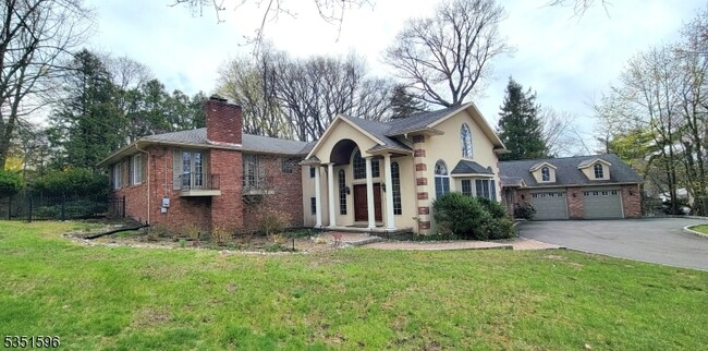 property at 571 Knollwood Rd