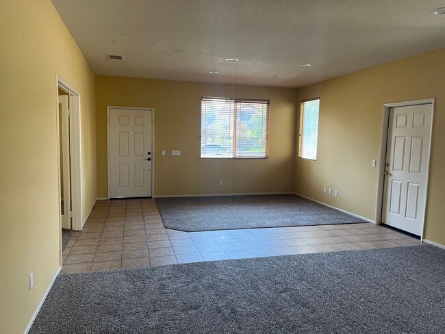 13818 Goldfinch Ct in Victorville, CA - Building Photo - Building Photo