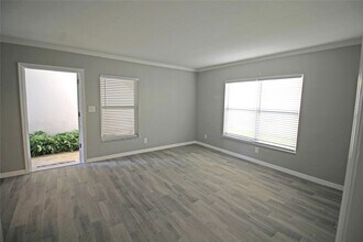 3217 NE 11th St, Unit 5 in Pompano Beach, FL - Building Photo - Building Photo
