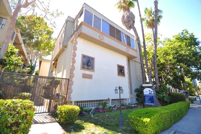 4225 Mary Ellen Ave