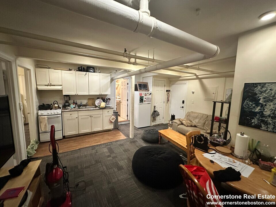 63 Burbank St, Unit 14 in Boston, MA - Foto de edificio