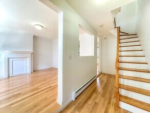 244 Everett St in Boston, MA - Building Photo - Building Photo