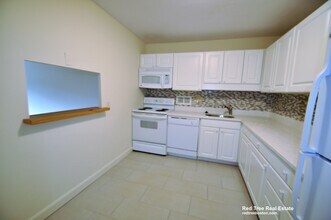 101 Monmouth St, Unit 208 in Brookline, MA - Building Photo - Building Photo