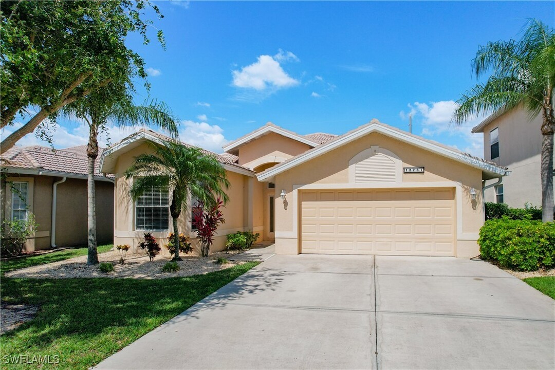 12731 Stone Tower Loop in Ft. Myers, FL - Building Photo