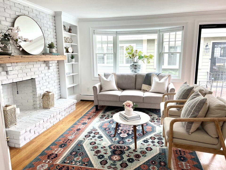18 Central St in Marblehead, MA - Building Photo