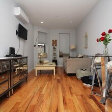 453 Irving Ave in Brooklyn, NY - Building Photo - Interior Photo