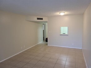 7925 Colony Cir S, Unit 107 in Tamarac, FL - Building Photo - Building Photo