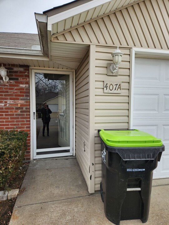 407 SE Chelsey Ln in Oak Grove, MO - Building Photo