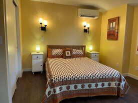 9420 SW Pinehurst Dr, Unit B