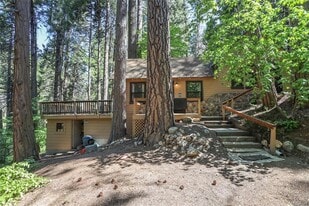 711 Blue Jay Canyon Rd in Lake Arrowhead, CA - Building Photo