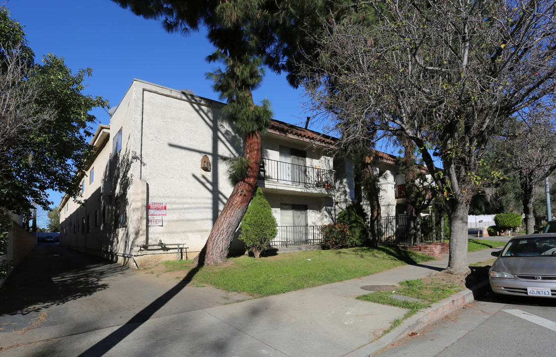 7107 Kester Ave in Van Nuys, CA - Building Photo