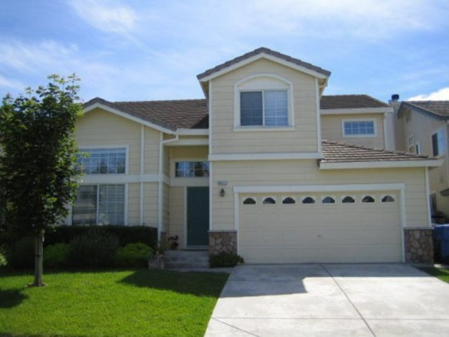8022 Mammoth Dr in Rohnert Park, CA - Foto de edificio - Building Photo