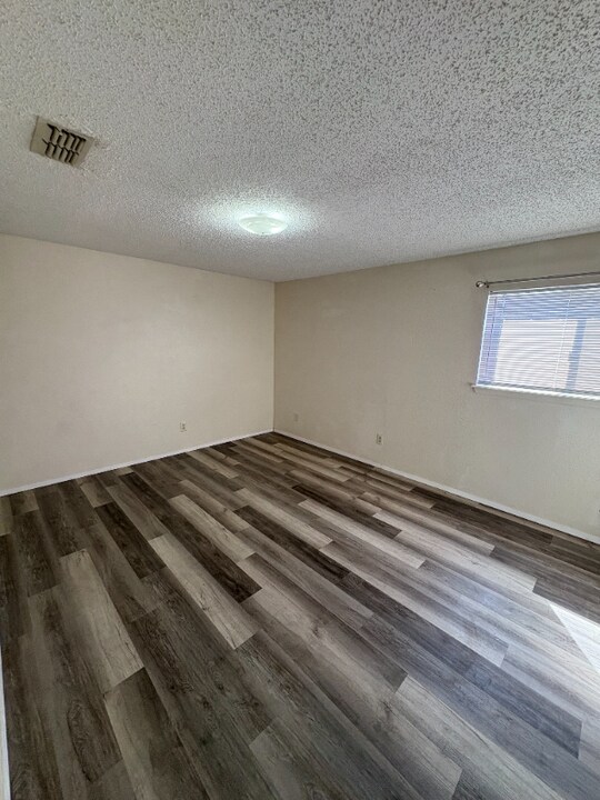 321 Easy St in Corpus Christi, TX - Building Photo