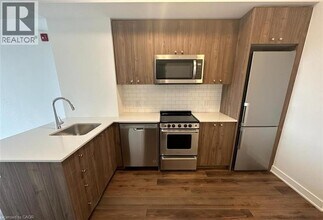 210 Erb St. W in Waterloo, ON - Building Photo - Building Photo