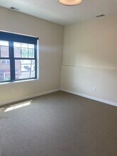 1555 Wealthy St SE in Grand Rapids, MI - Building Photo - Building Photo