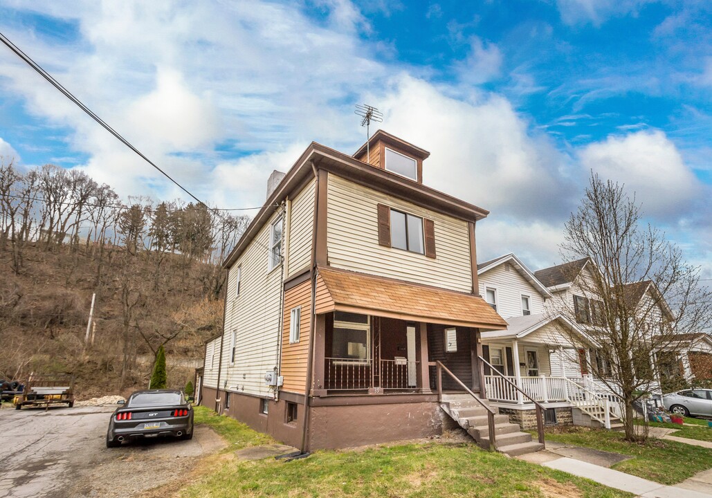 39 Wagner St in Carnegie, PA - Building Photo