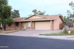 557 S Sunwood Cir in Mesa, AZ - Building Photo