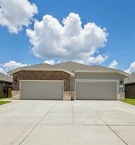 721 Blackland dr in Venus, TX - Building Photo