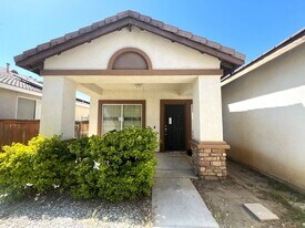 11737 Trailwood St in Victorville, CA - Building Photo