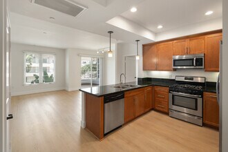 Metro Art Sherman Oaks Luxury Living in Sherman Oaks, CA - Foto de edificio - Building Photo