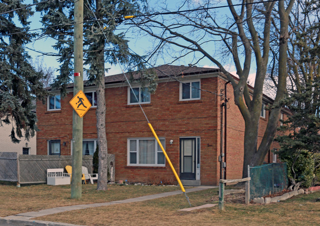 9-11 Rockwood Dr in Toronto, ON - Building Photo - Primary Photo