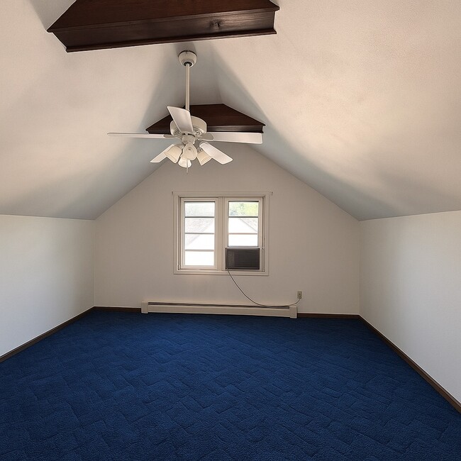 39 Pease St in Enfield, CT - Building Photo - Building Photo