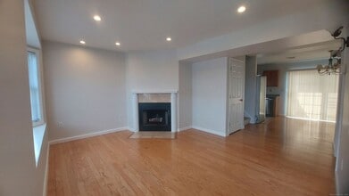 273 Bridge St in Groton, CT - Building Photo - Building Photo