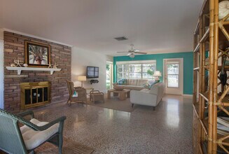 124 Sandal Ln in West Palm Beach, FL - Building Photo - Building Photo
